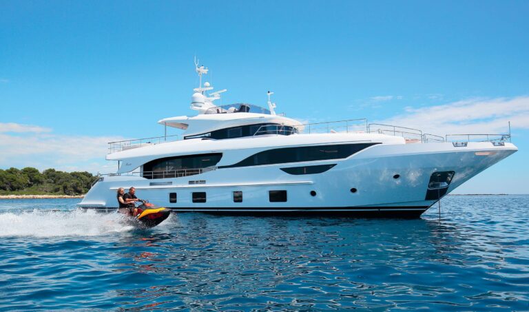 Delfino 95 Yacht for sale